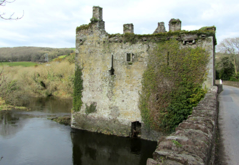 Carrigadrohid Castle, Ireland